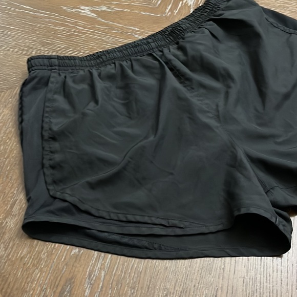 Nike tempo DRI-fit black running shorts - Picture 4 of 17